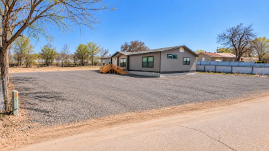 2680 Parklane Dr - Property Image