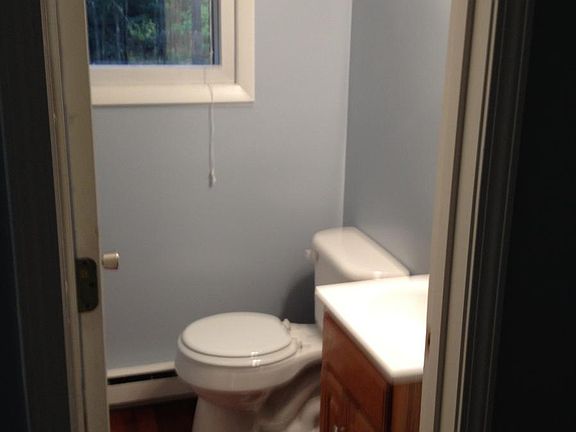 4th image of 10 Hammond Dr