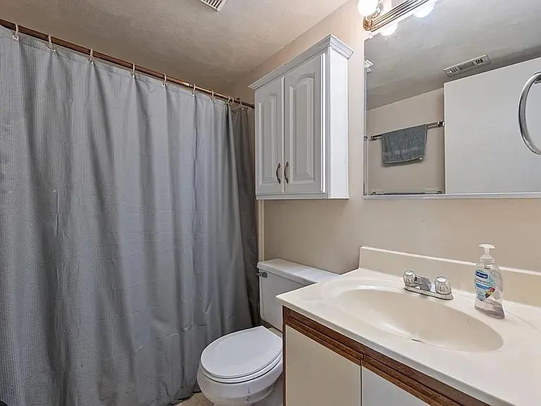 1470 Seneca Dr #F — Photo 9