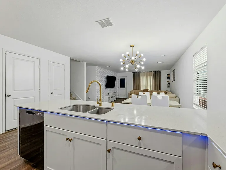 2915 Acacia Dr — Photo 7