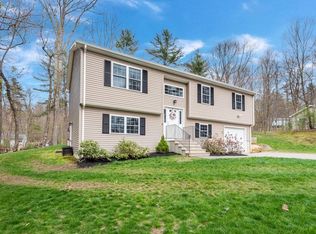 52 Knollwood Rd, Brimfield, MA 01010
