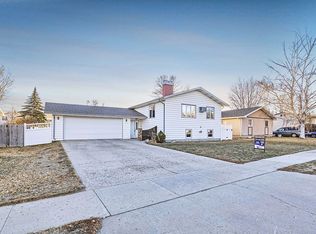 320 18th St E, Williston, ND 58801