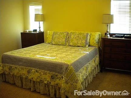 Bedroom
						:
						king size bed with two night stands