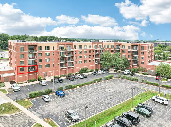 225 Main St APT 205, Roselle, IL 60172