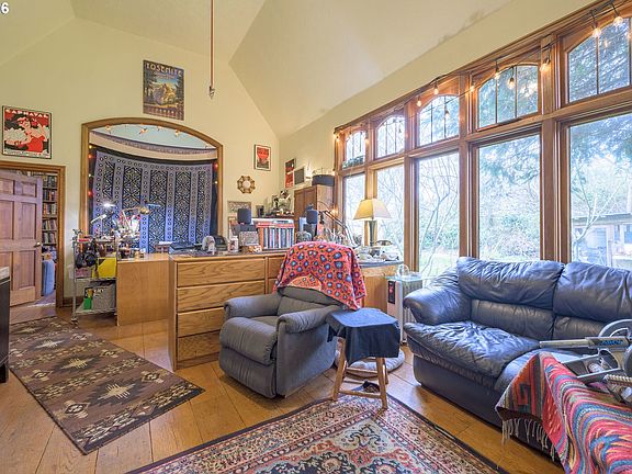 5th image of 325 River Rd