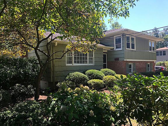 Split Level w/Gardens