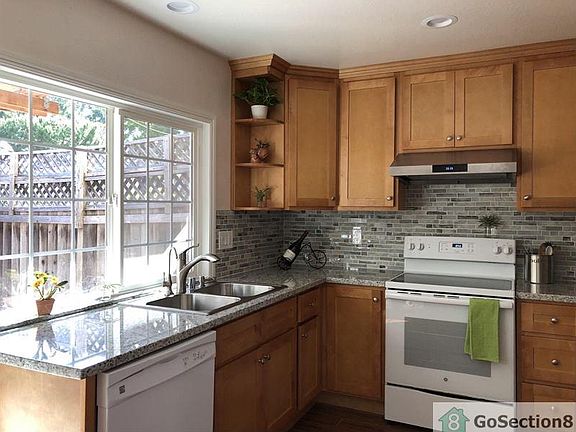 2nd image of 2898 Kingsgate Ct