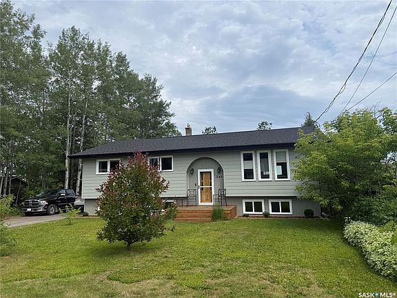3rd image of 240 Dehavilland AVENUE