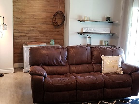 3rd image of 2421 Juniper Dr
