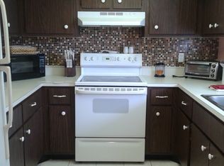 300 Valley Stream Dr, Naples, FL 34113