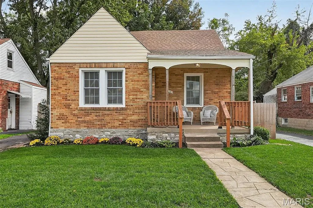 14 Patricia Ave photo 1