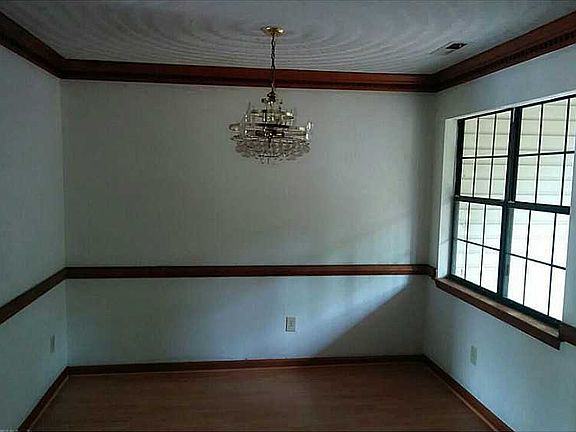 4th image of 1822 Candlelight Dr