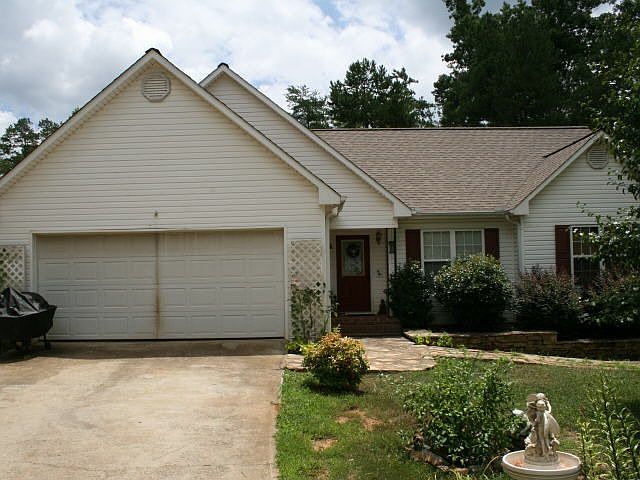 1st image of 135 Chase Woods Dr