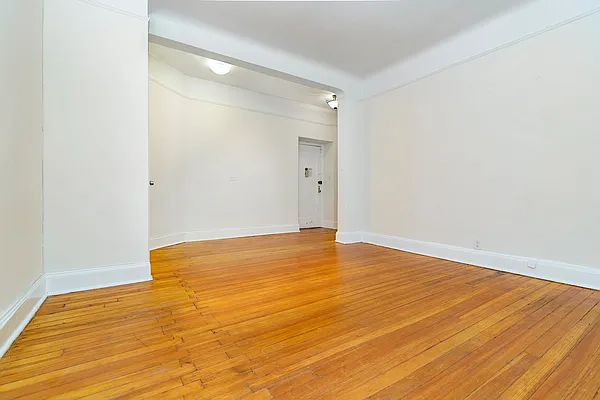 Rented by Emerson Realty NY LLC | media 8