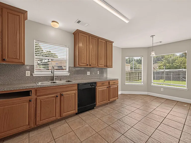 18203 Winding Timbers Ln — Photo 11