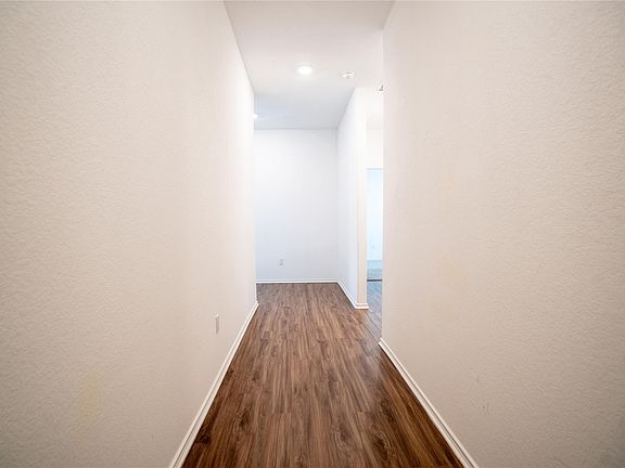 5th image of 13400 Banquete St
