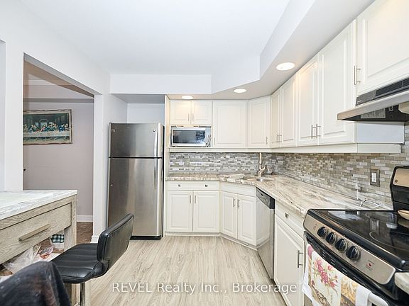 3rd image of 1061 Vansickle Rd N #106