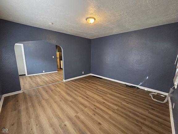 2nd image of 1522 N Gladstone Ave