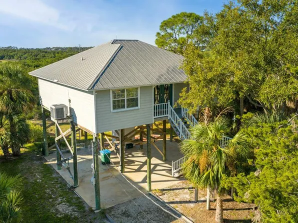 16390 Hodges Ave, Cedar Key, FL 32625