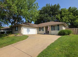 2951 W Camino Alto St, Springfield, MO 65810