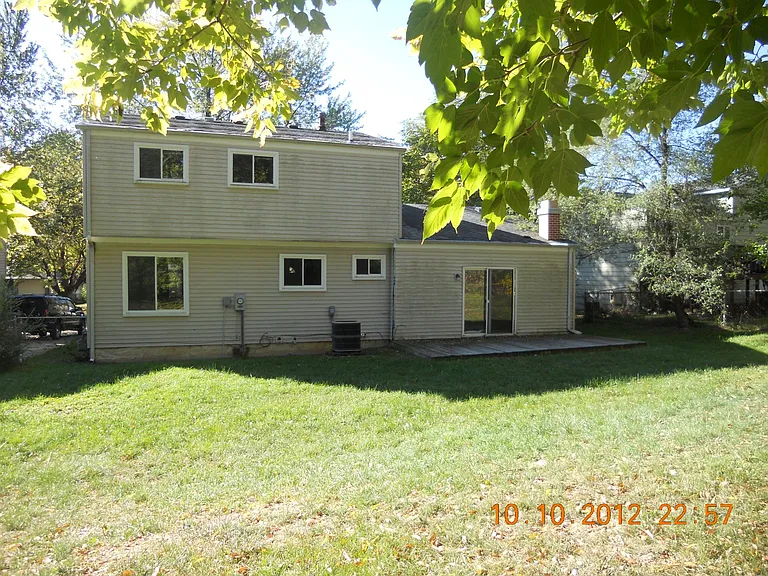 8551 Glendale Dr — Photo 2
