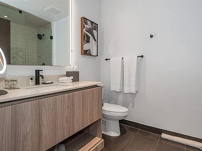 398 NE 5th St #2001 — Photo 17