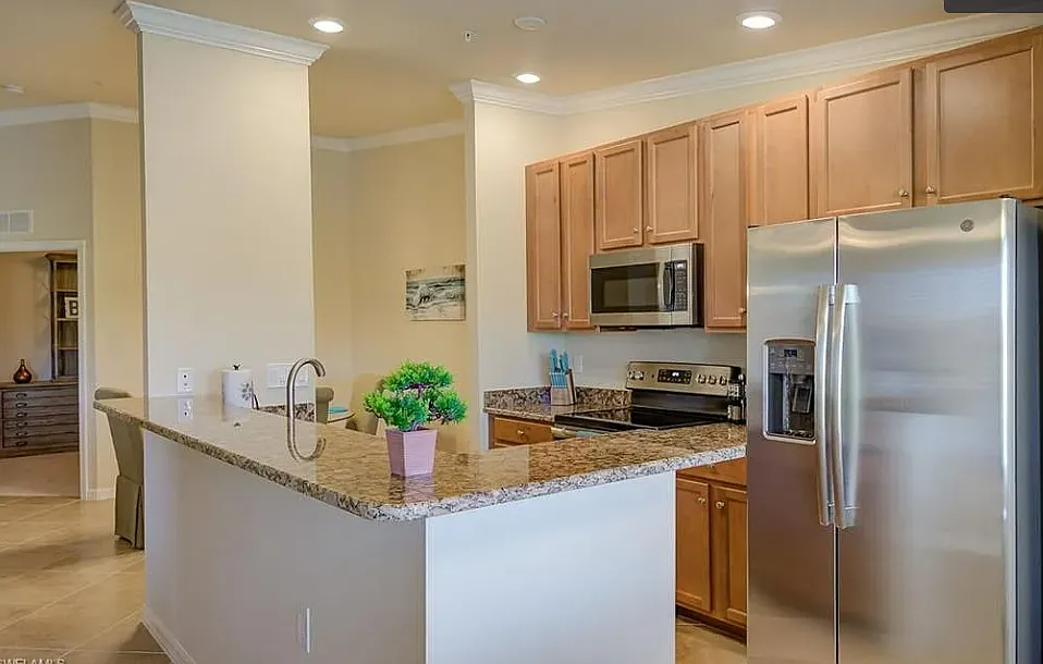 2 bed, 2.0 bath, 1347 sqft, $1,900 — Photo 2