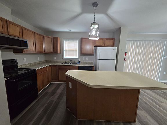 3rd image of 1216 Superior Pointe Pl