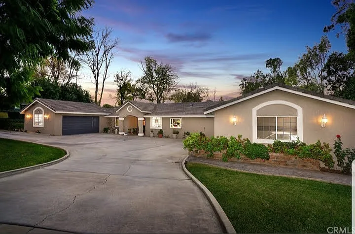 7455 Jola Dr — Photo 2