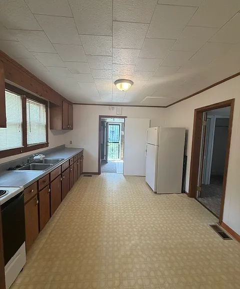 615 S Main St — Photo 12