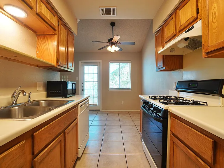 7602 Woodstone Cv #A — Photo 12