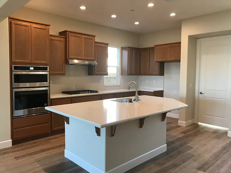 1520 Castlerock Dr — Photo 3