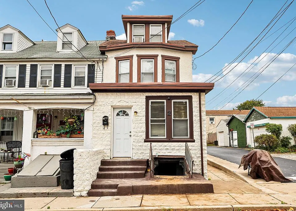 2 W 2nd St #2