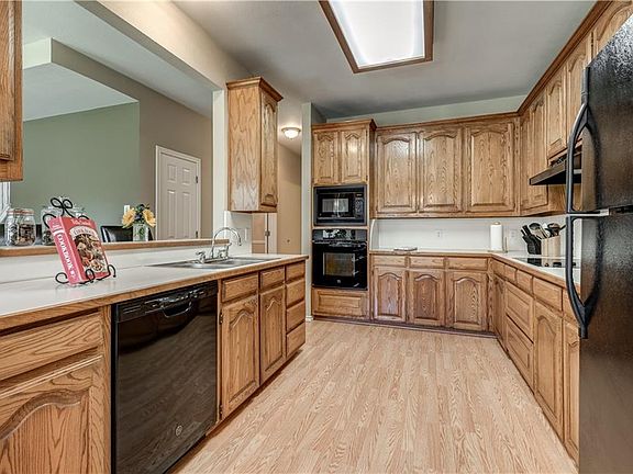 3rd image of 113 Marseille Dr