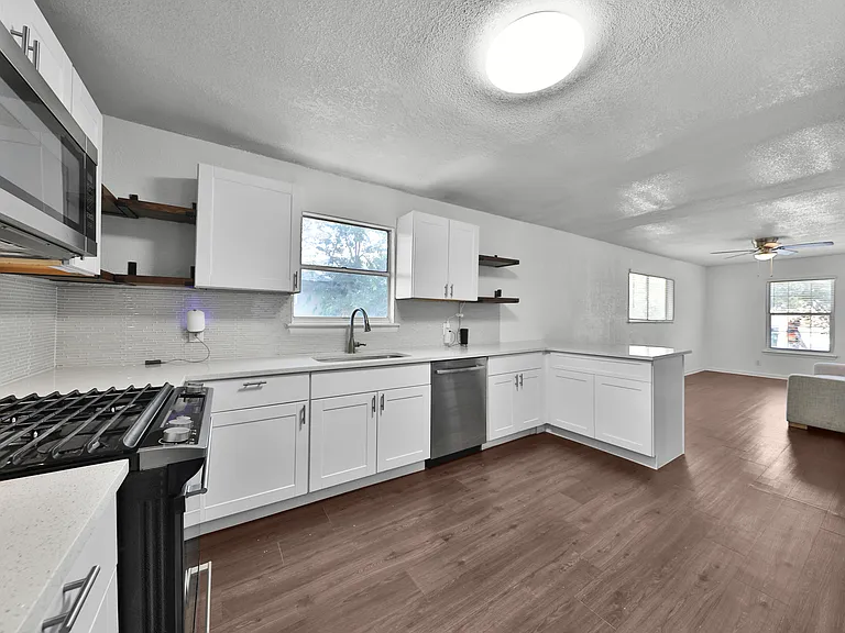 144 Alicia Ave — Photo 12