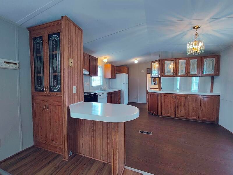 1st image of 308 Sunshine Dr