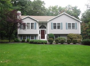 71 Wolf Hill Rd, Smithfield, RI 02917