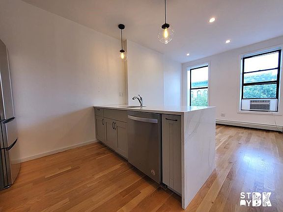 5th image of 335 Marion St #2F