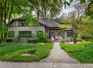 577 Lakeview Ter, Glen Ellyn, IL 60137