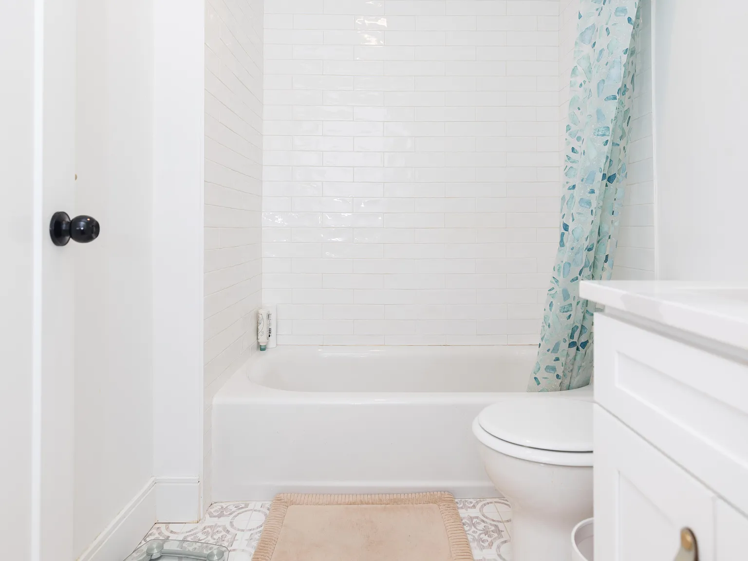 2 bed, 880 sqft, $3,100 — Photo 4