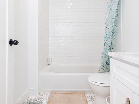 4th image of 138 Centre St #6