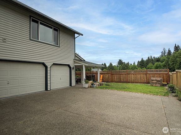 3rd image of 4136 Ingleside Loop SE