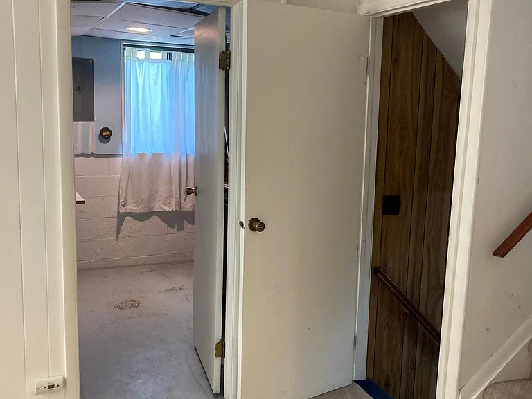 585 Meadowview Ln — Photo 18