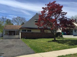 41 Autumn Ln, Levittown, PA 19055
