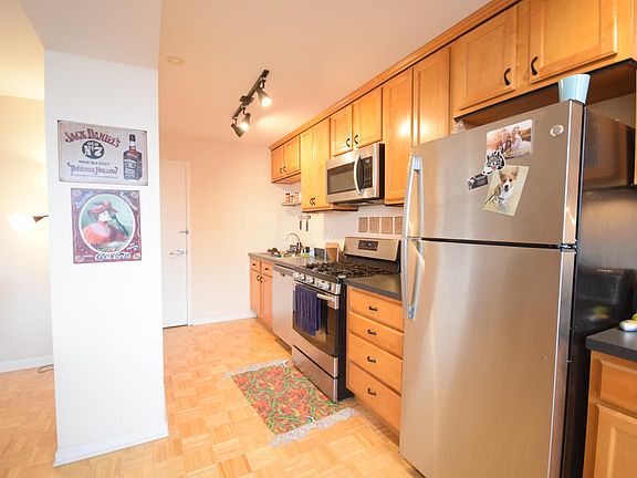 4th image of 3950 N Lake Shore Dr APT 1210