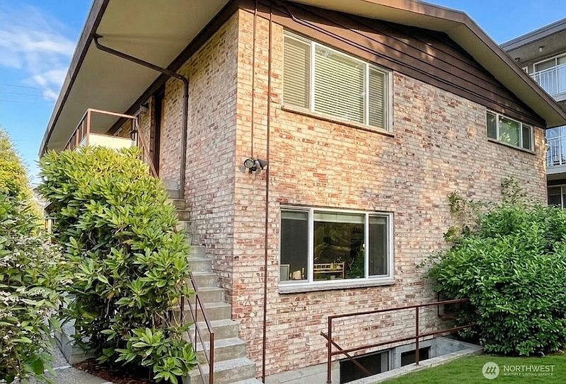 3rd image of 6746 24th Avenue NW