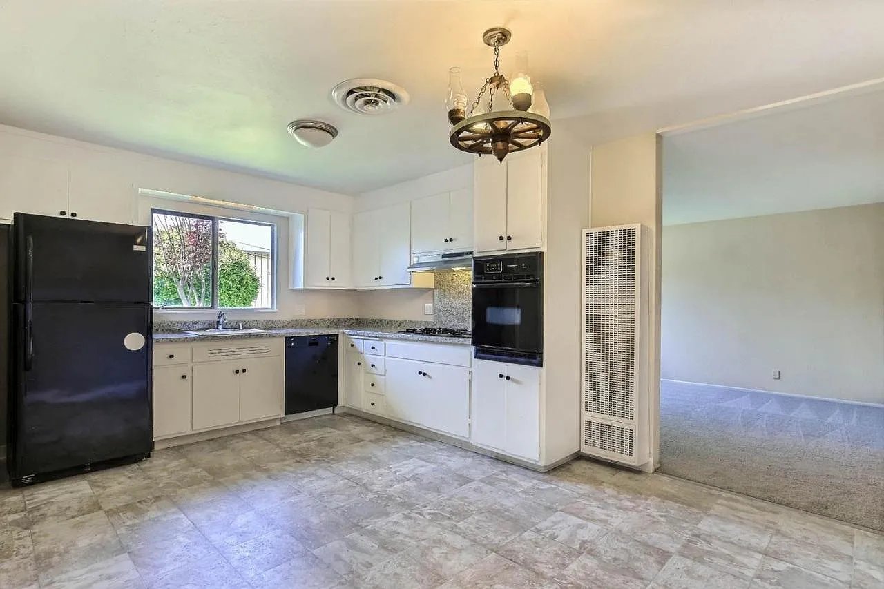 1510 Mount Herman Dr photo 1