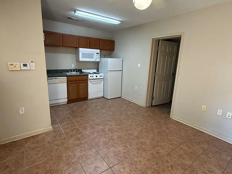 1609 W Pensacola St #122 — Photo 3