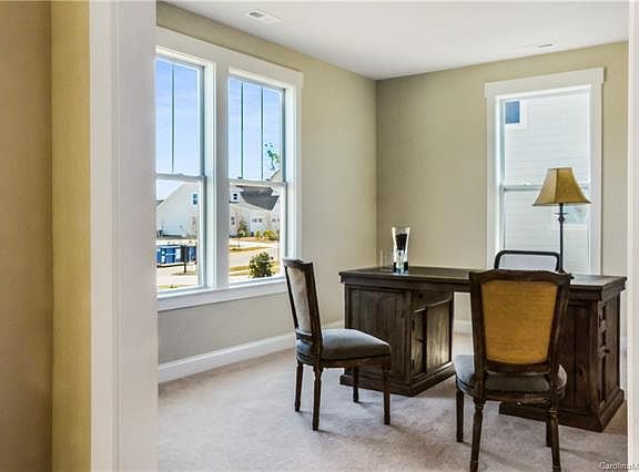 3rd image of 1013 Overlake Dr