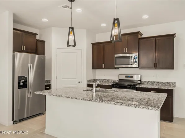 10405 W Granderson St, Marana, AZ 85653